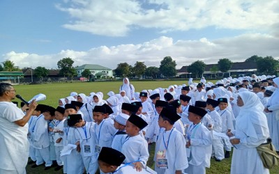 MI MA'ARIF TABANAN GELAR MANASIK HAJI DALAM RANGKA MENYAMBUT TAHUN BARU ISLAM 1445 H